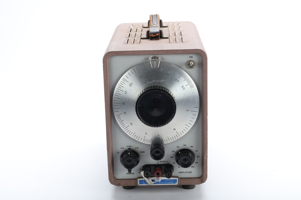 HP 200CD Wide Range Audio Oscillator