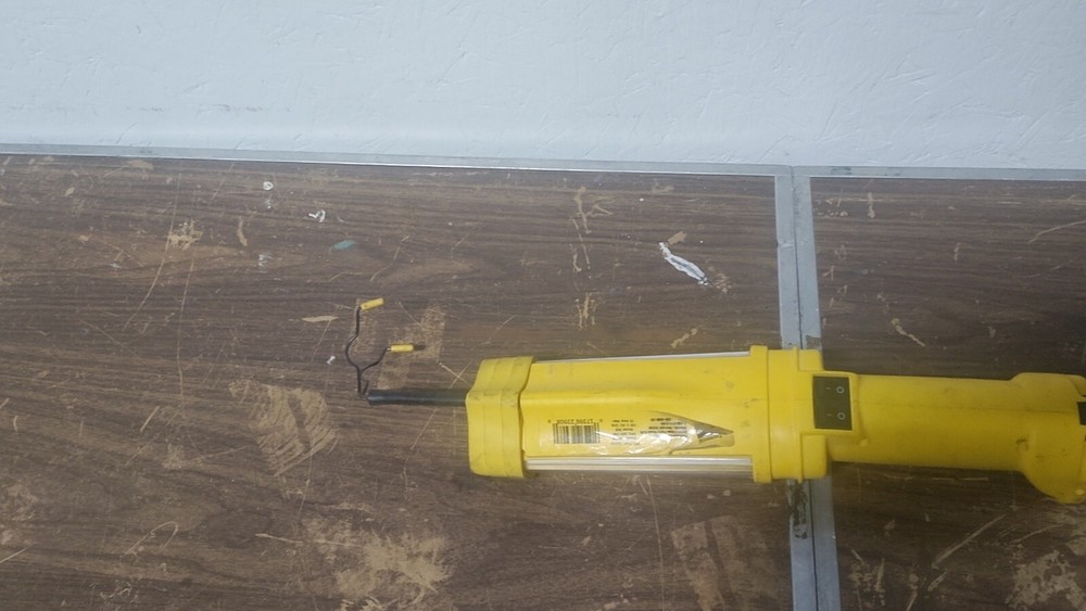 13-watt Fluorescent Work Light with Single Outlet Double Hook