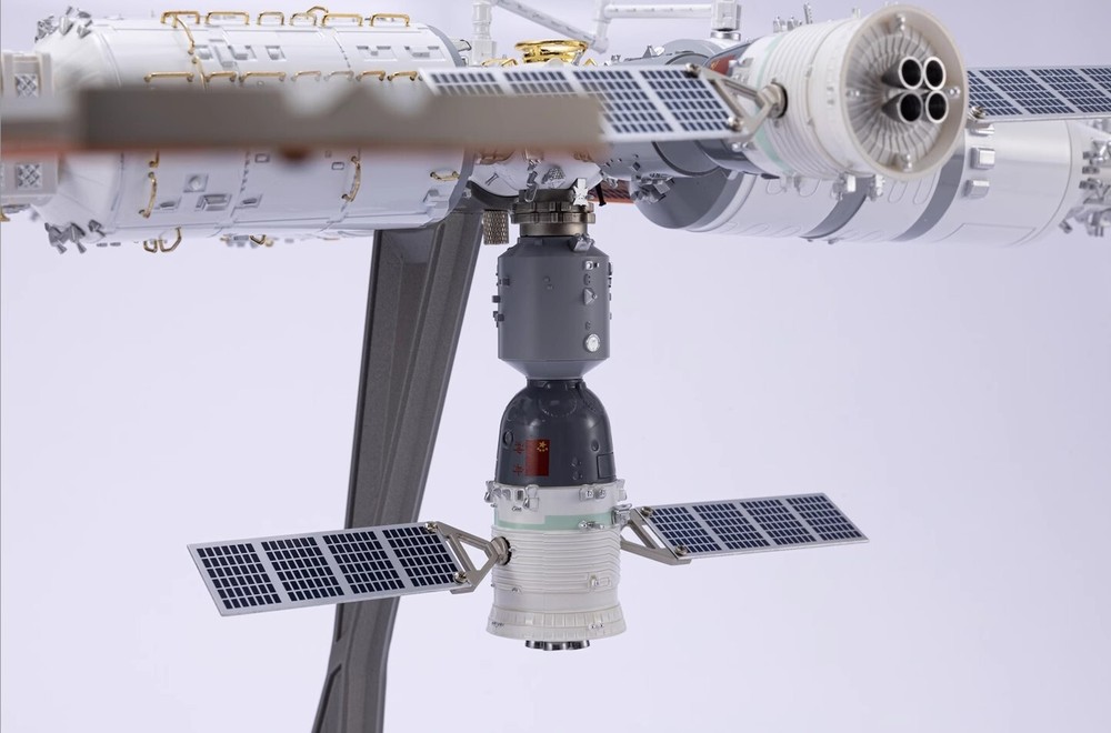 1: 90 China Aerospace Space Station Model Combination Alloy