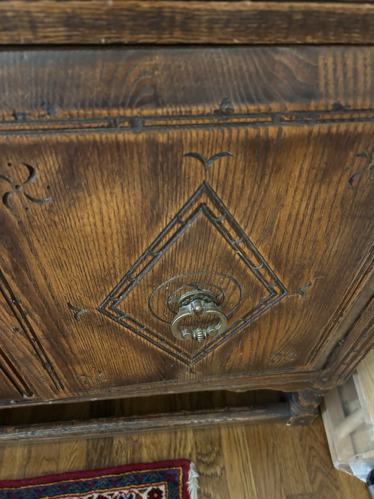 Feudal Oak Dining Room Set