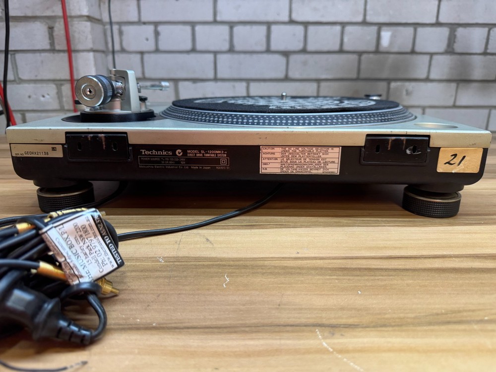 Technics SL-1200MK2-A Quartz Direct Drive Turntable