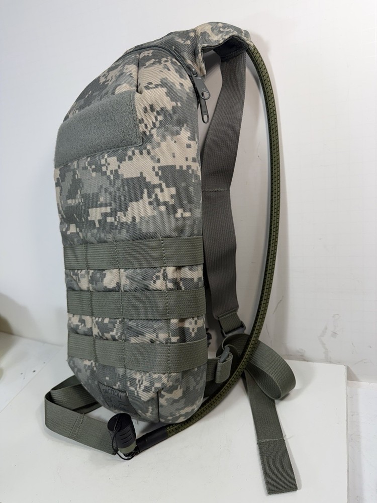 Tactical Tailor 3L Hydration System in ACU Camouflage Source Bladder, looks NEW