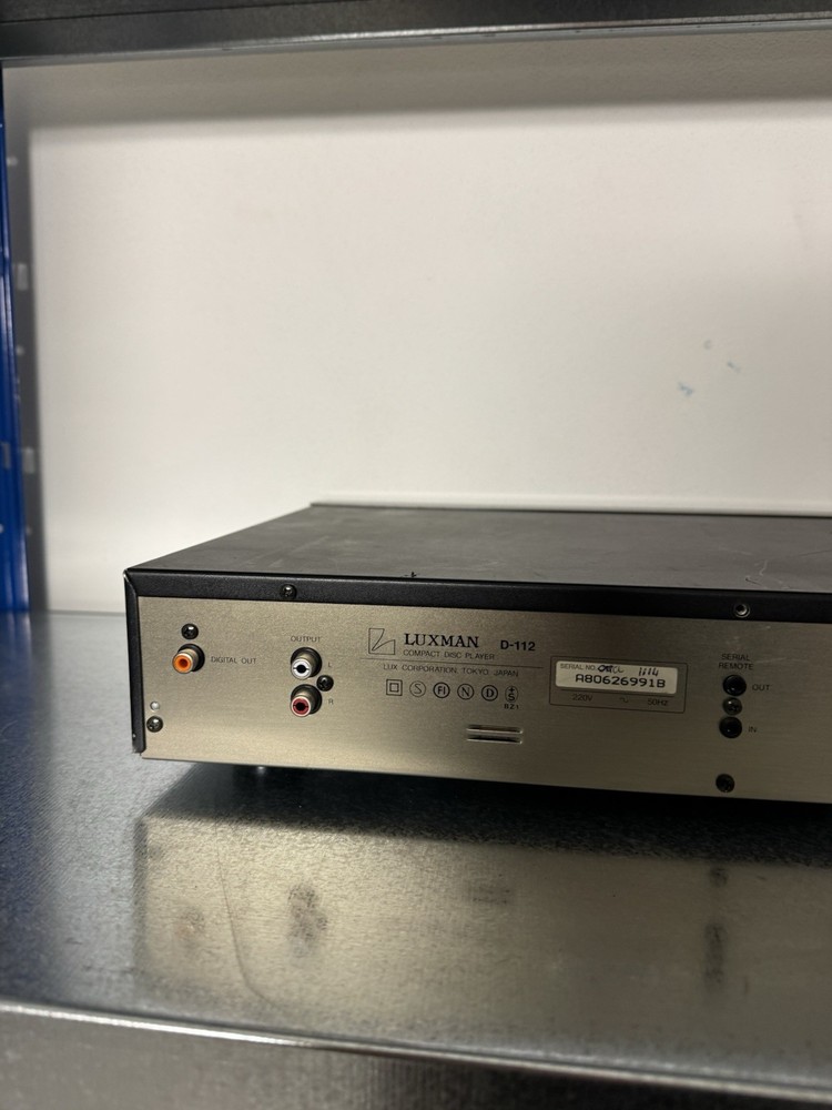 Luxman COMPACT DISC PLAYER D-112