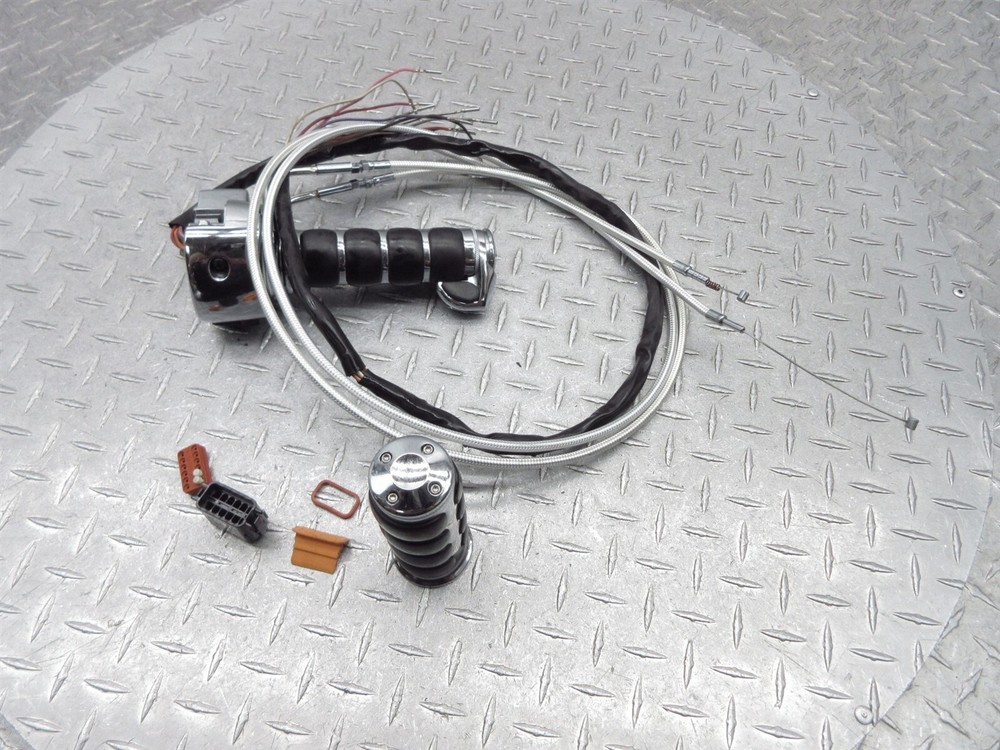 2004 04 Harley Davidson FLHTCI Shriner Shrine Right Handlebar Switch Cables Grip