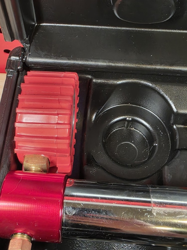 Mac Tools CST500 Cooling System Pressur Tester In Case With Adapters