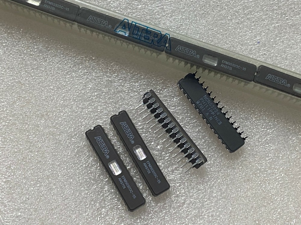 EPM5032DC-15 ALTERA 28 PIN CDIP  PROGRAMMABLE ICs X 1 PC.