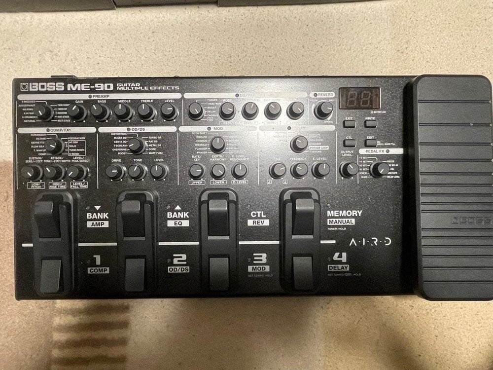 BOSS ME-90 Guitar Multi Effects Processor Pedal Amp Modeling Performance Unit