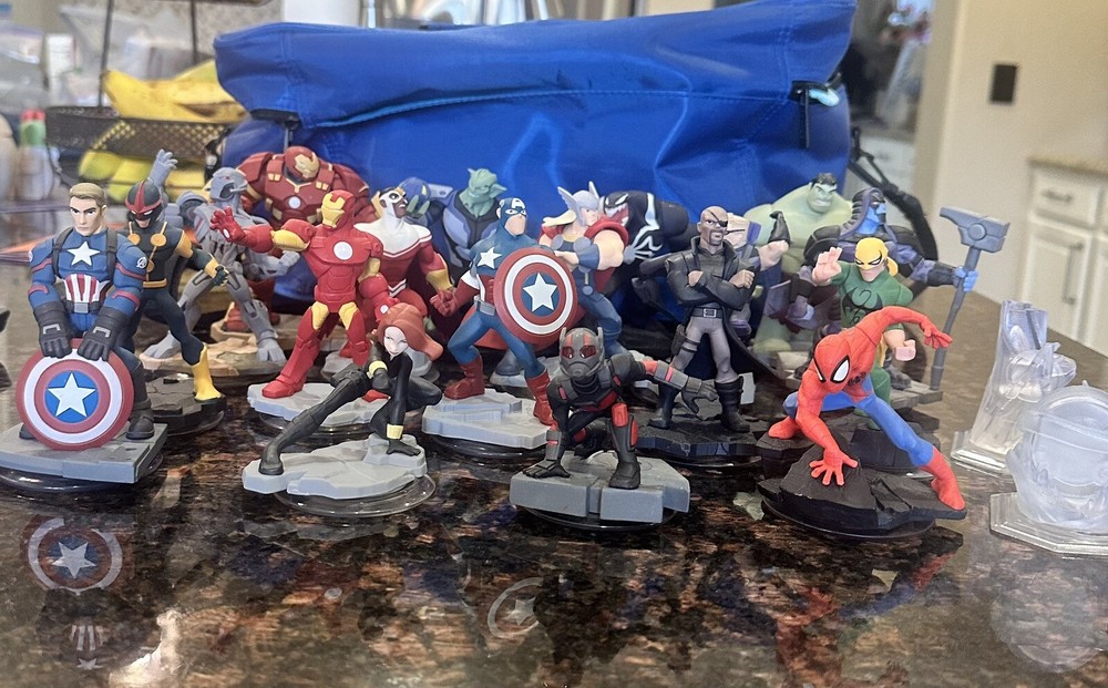 disney infinity 2.0 marvel lot