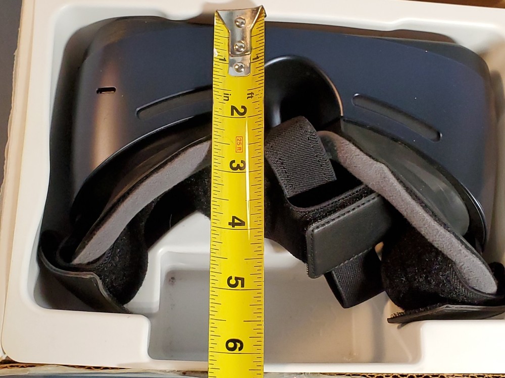 Samsung Gear VR Model SM-R323 Oculus VR Headset