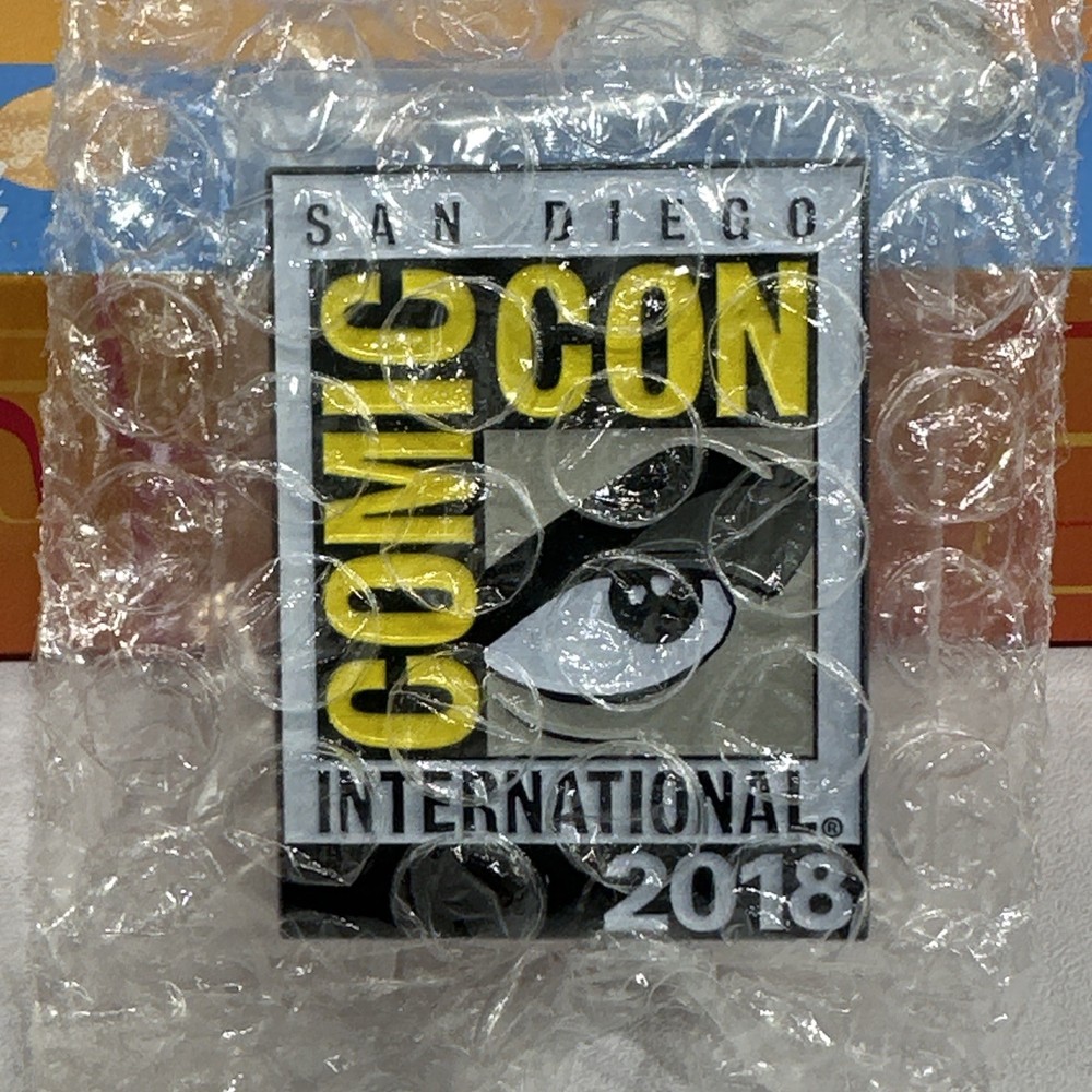 SAN DIEGO COMIC-CON 2018 ENAMEL PIN BOX & BOOK