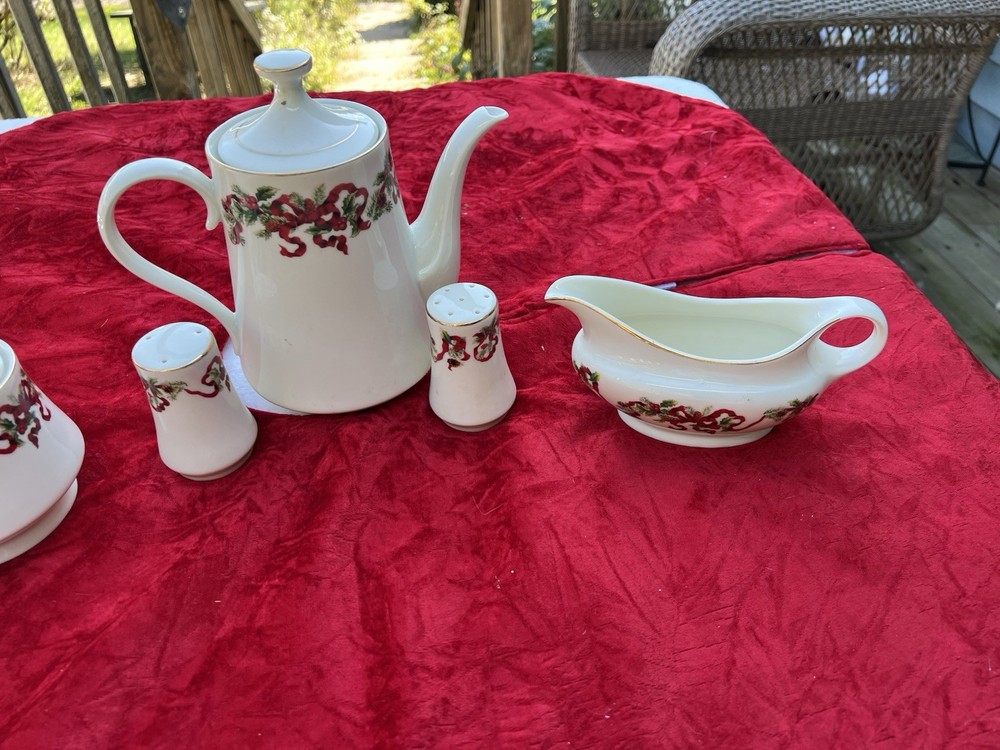 Fine China Christmas Set
