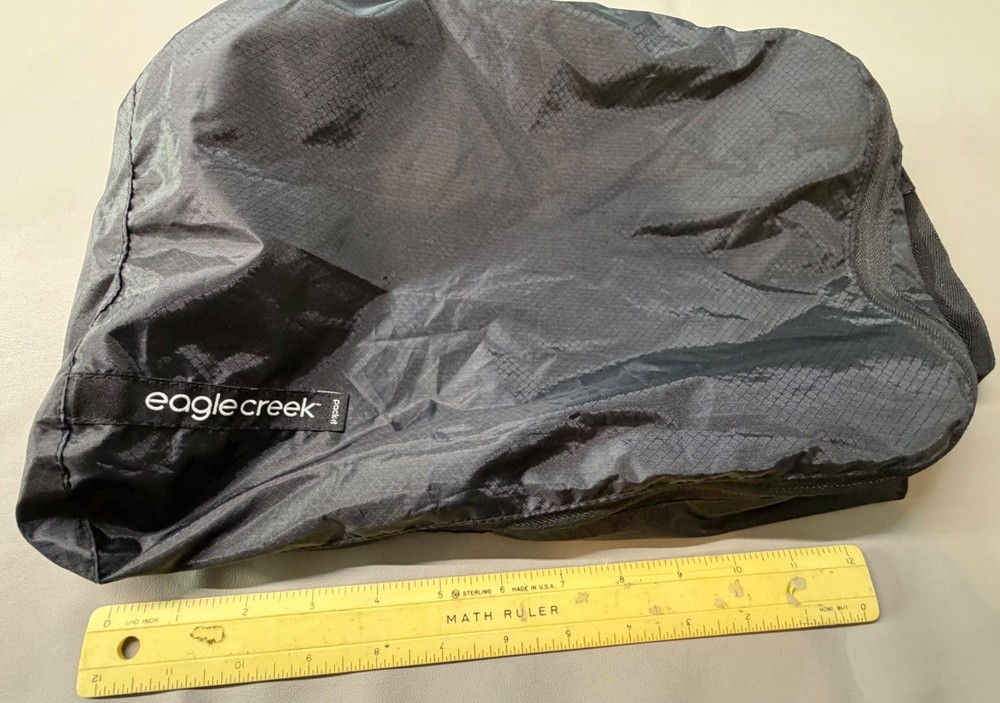 Eagle Creek Pack-It Isolate Cube MEDIUM (EC0A496D) excellent condition