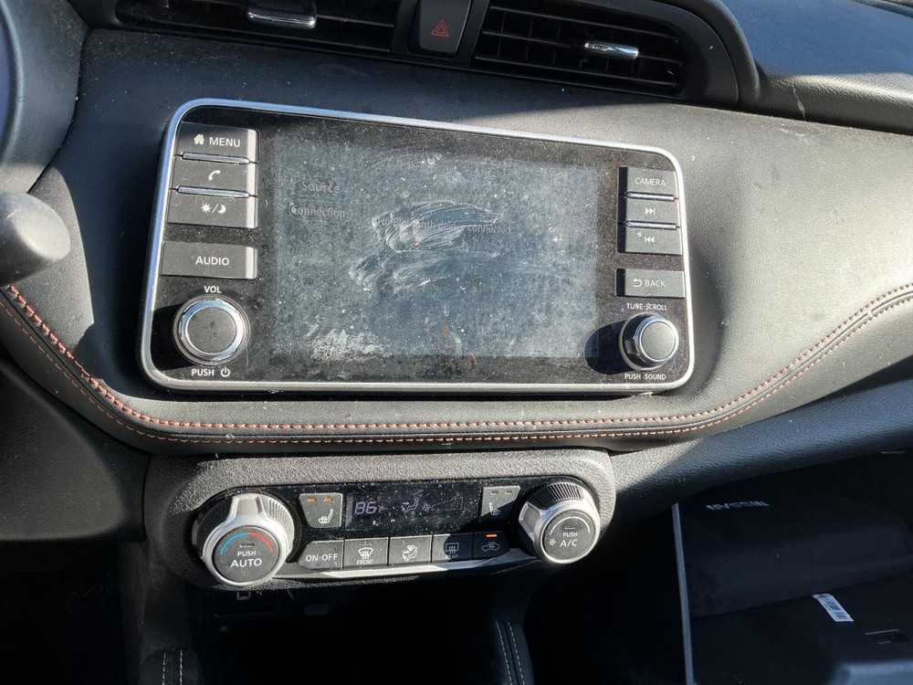 KICKS 2019 Glove Box 4926521