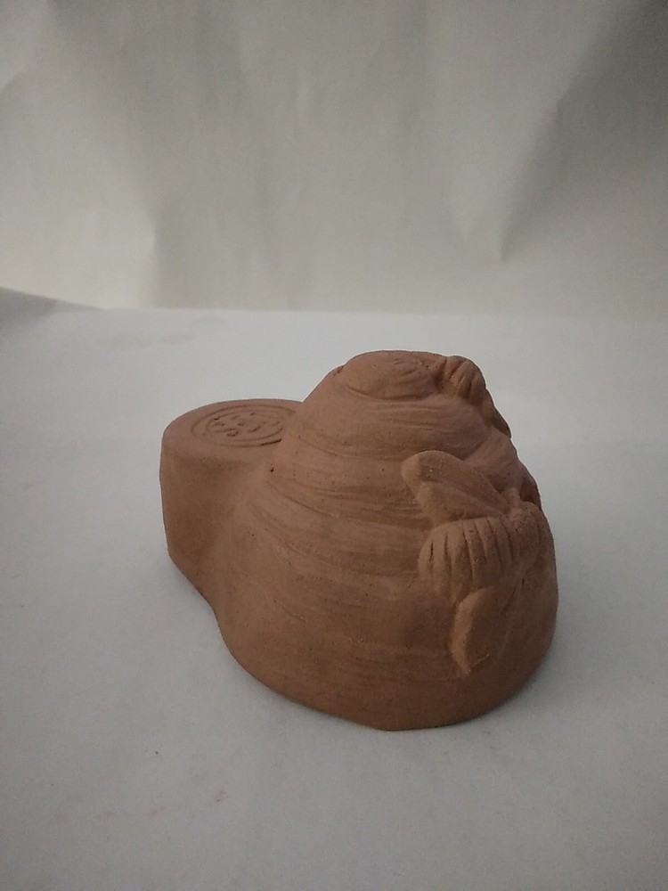 Terra Cotta Pot Riser Bee Skeep TFS Figural Decorative Figurine
