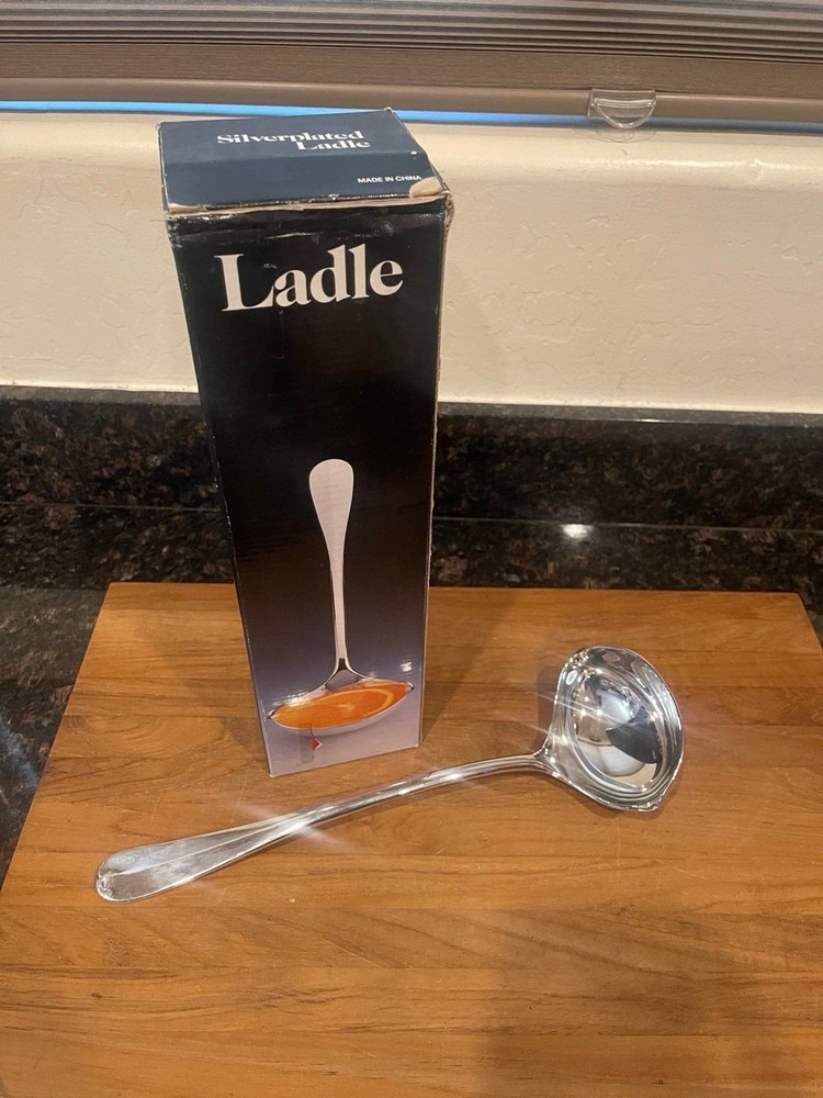 13" Beautiful Leonard Silverplated Colonial Style Ladle