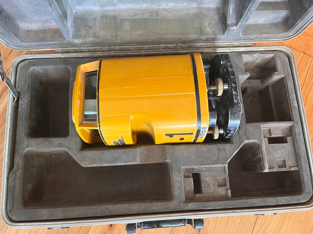 Laser Alignment Laser Beacon model 3900 With Case UNTESTED