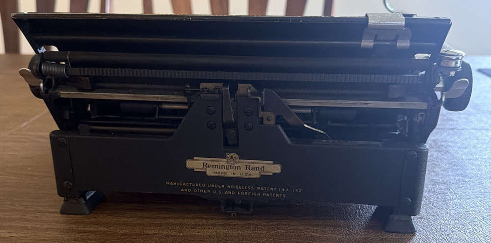Remington Noiseless Typewriter Model 7 with Case