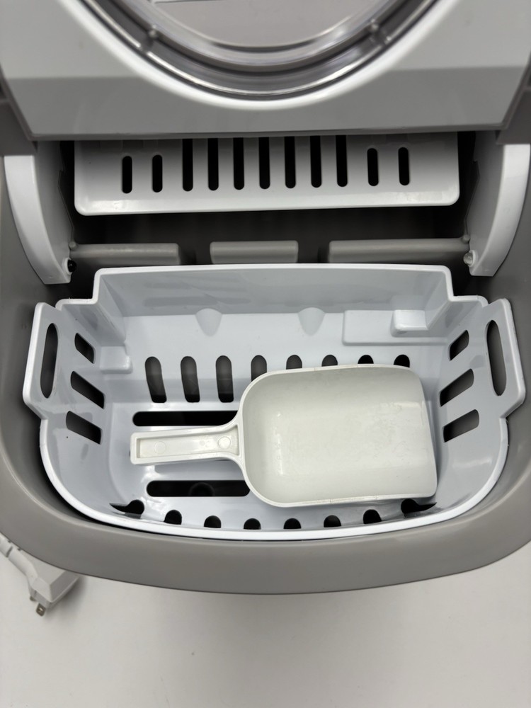 Frigidaire 26 lb Retro Bullet Ice Maker, Silver, EFIC128