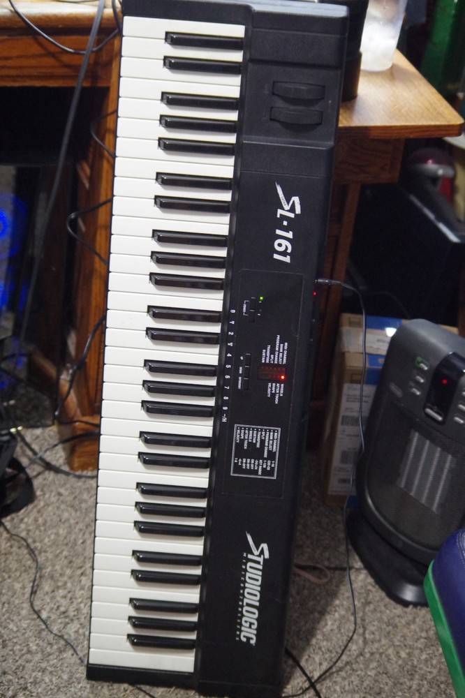 STUDIOLOGIC 61 KEY SL-161 MIDI CONTROLLER, WITH FOOT PEDALS, GREAT CONDITION!
