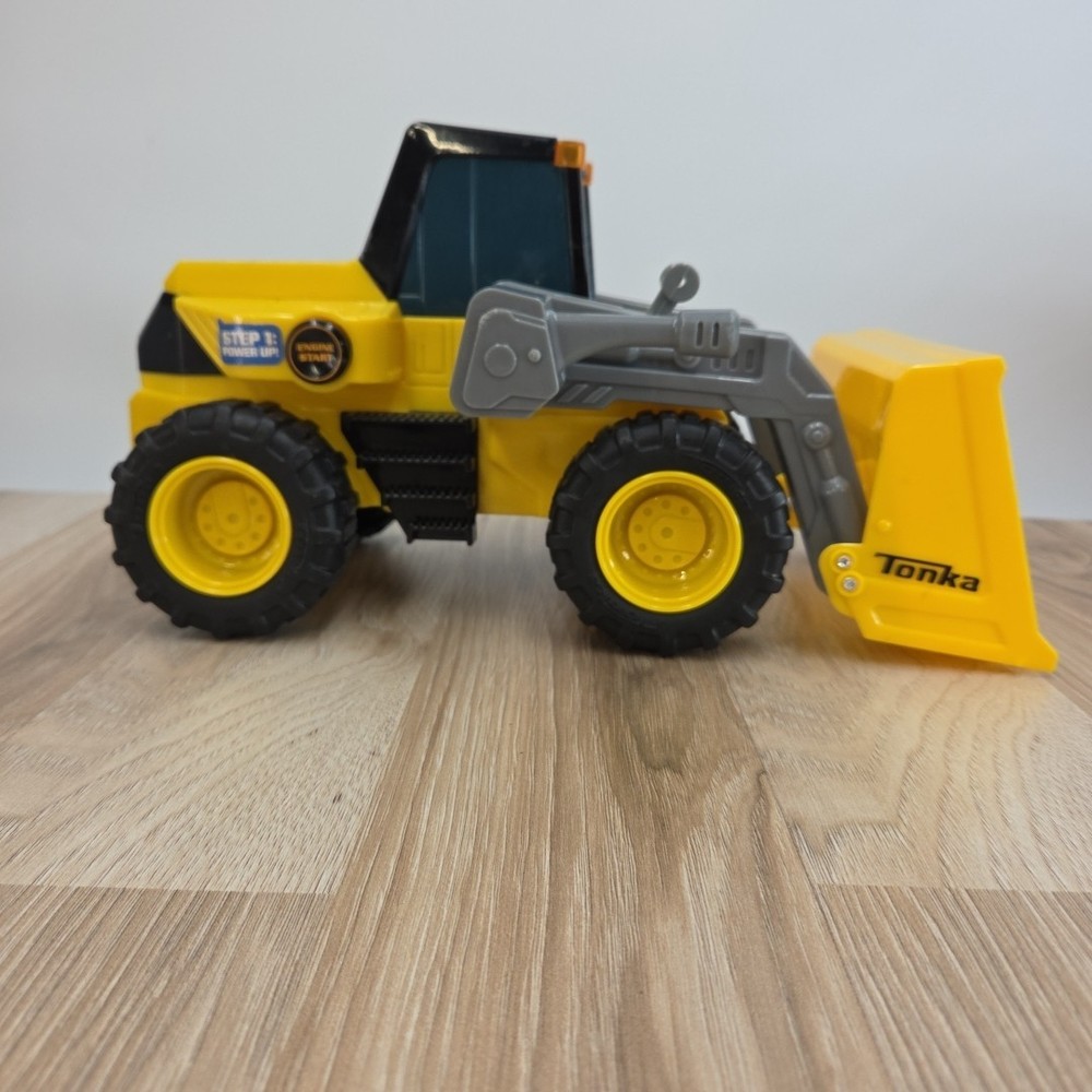 Tonka T04 Construction Front End Loader Excavator 2018 Hasbro Engine Start Sound