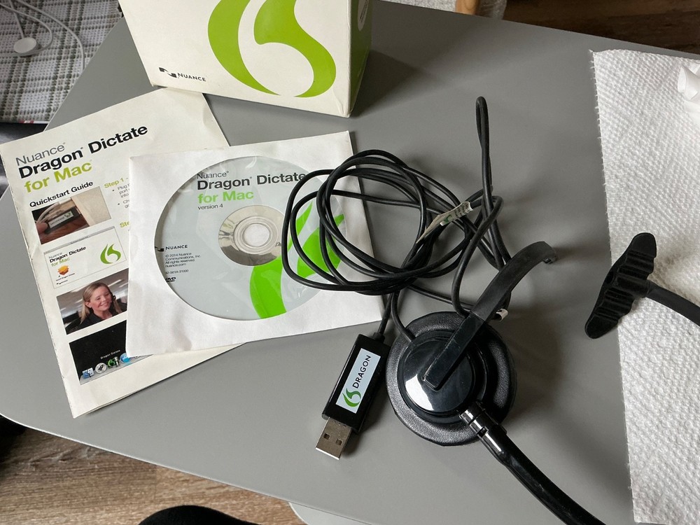 Nuance Dragon Dictate Version 4 for Mac Speech Recognition Program 2014 DVD