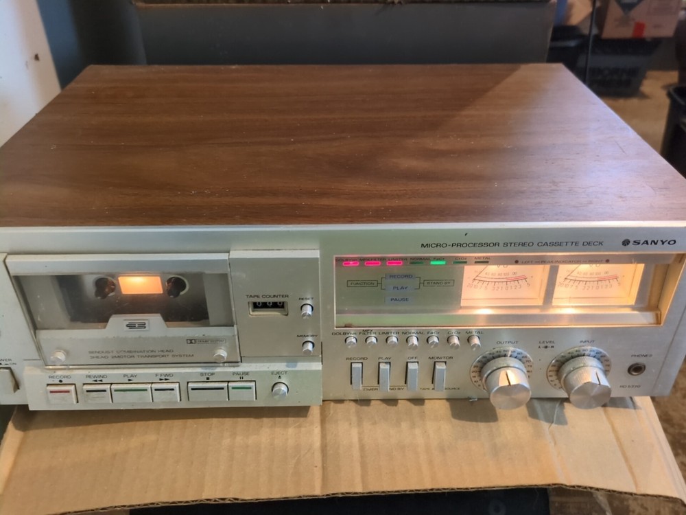 Sanyo RD 5370 Tape coder Stereo Cassette Deck  Rare Vintage Silver & Wood Grain