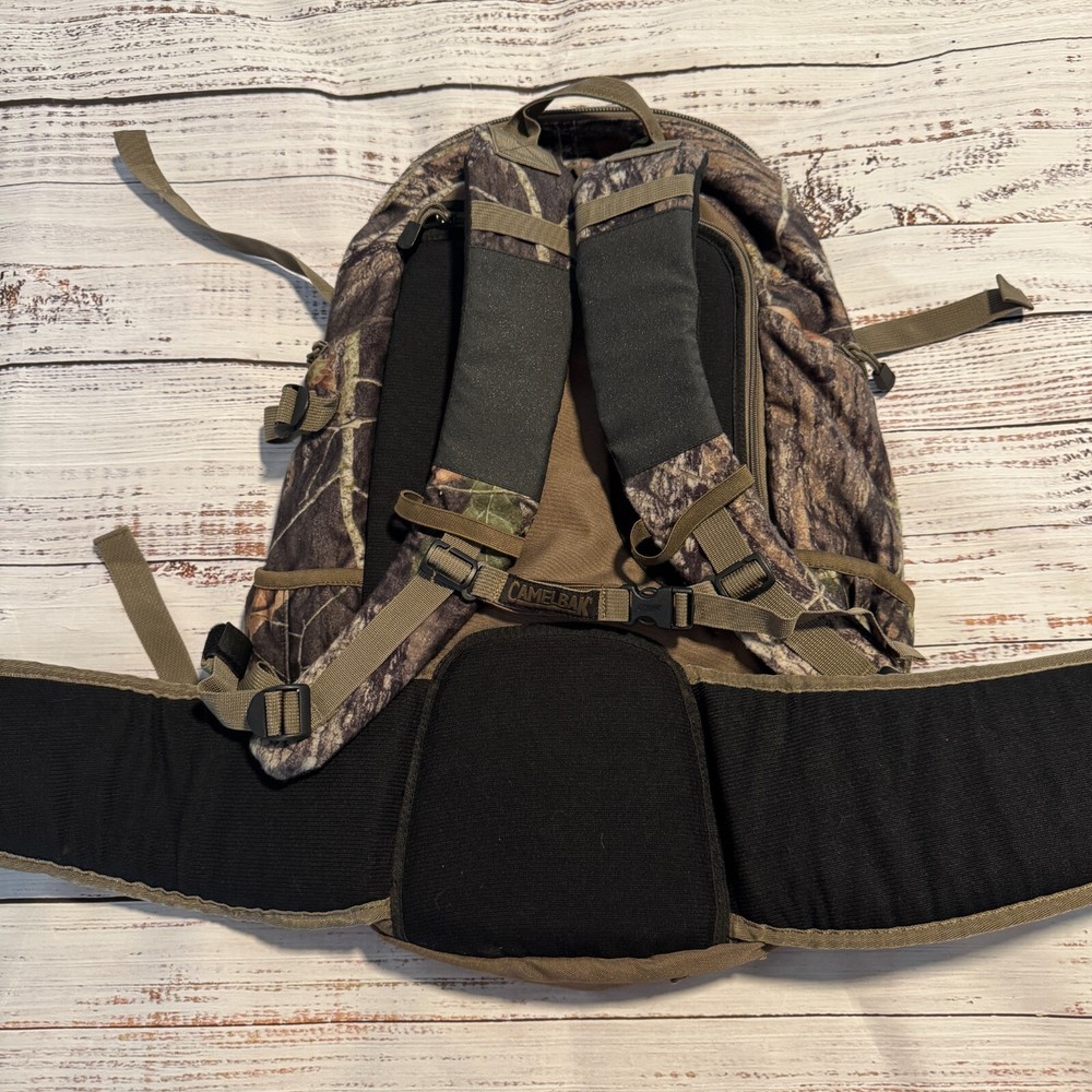 (TORN STRAP) Camelback Maximum Gear Motherlode Backpack Camouflage Hunting