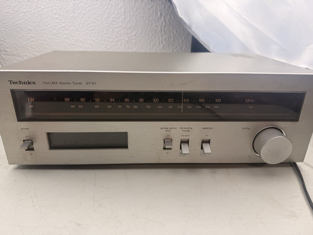 Technics ST-S1 FM/AM Stereo Tuner
