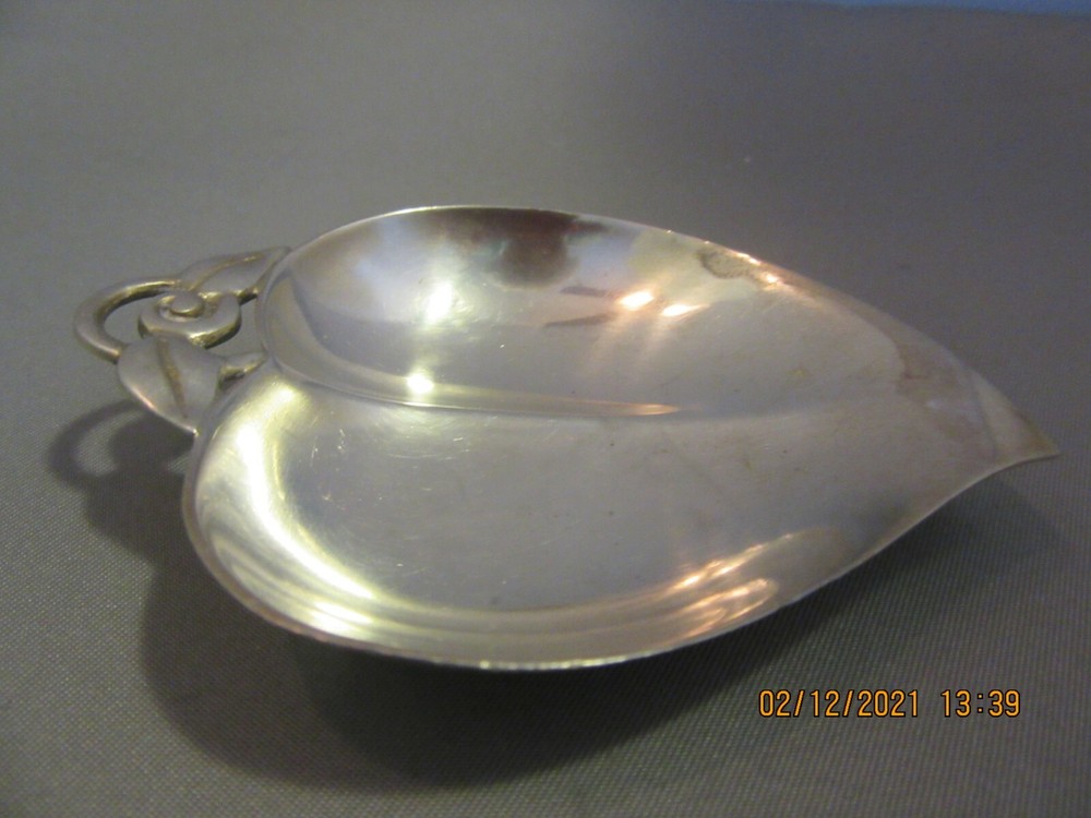 Beautiful Tiffany & Co. Sterling Silver #22886 Candy Mint Nut Leaf Footed Dish