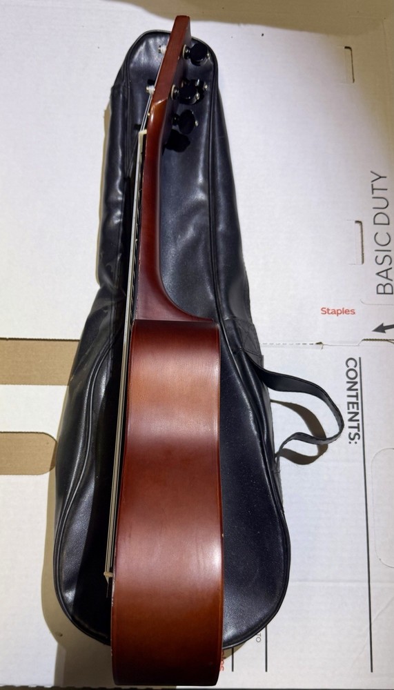 johnson traditional ukulele uk100 With Case