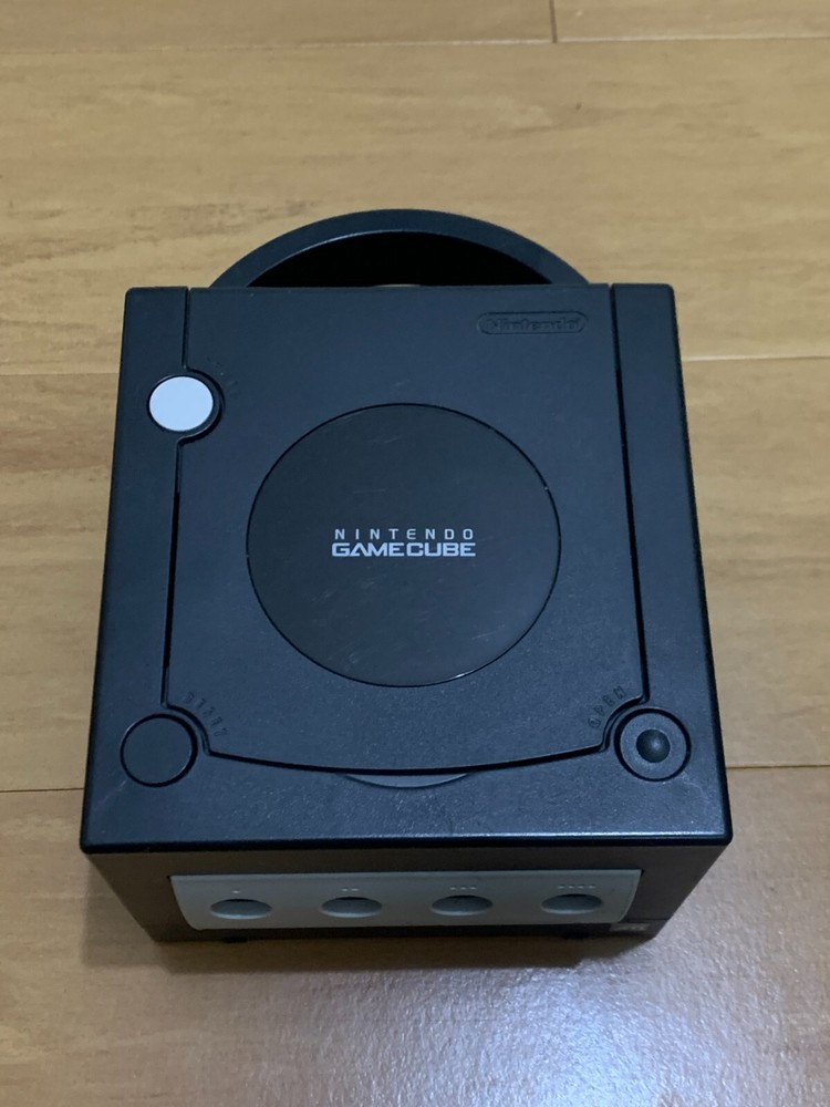 Nintendo GameCube Console + Controller + Accessory NTSC-U/C (US/Canada) DOL-001