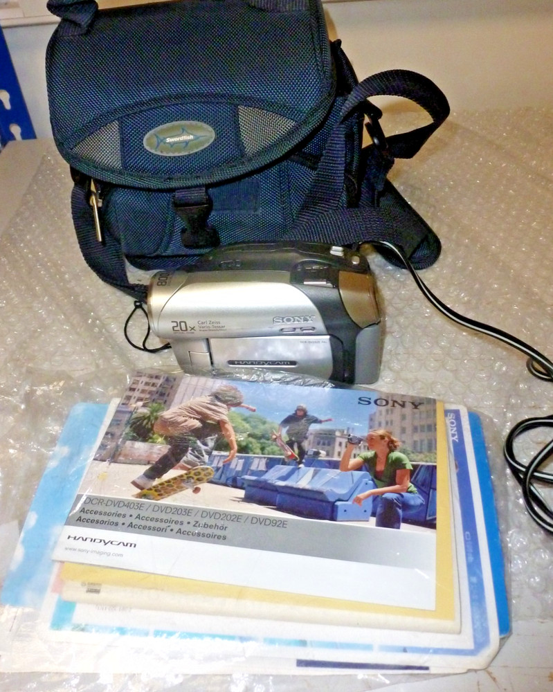 Sony DCR-DVD92E Handycam Bundle