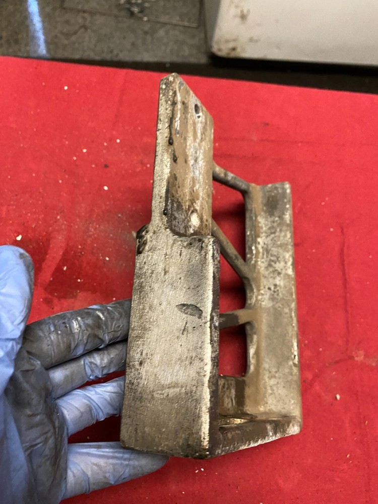 PETERBILT HOOD HINGE 13-04730 R, PASSENGER