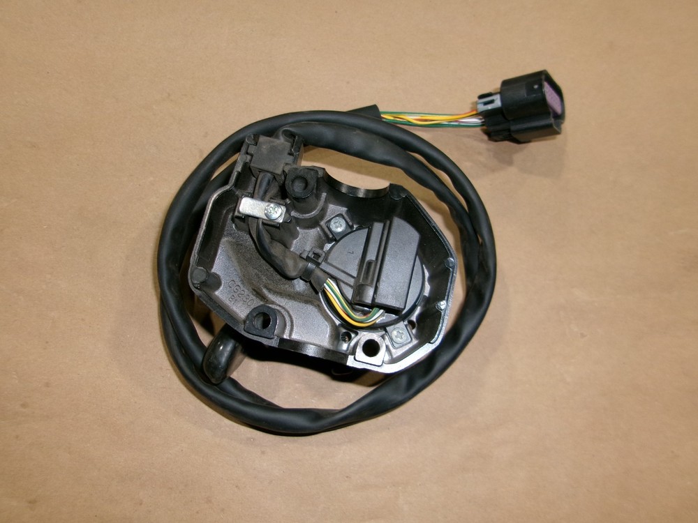 RIGHT HANDLEBAR CONTROL THROTTLE 707002272 LOWER SECTION ONLY