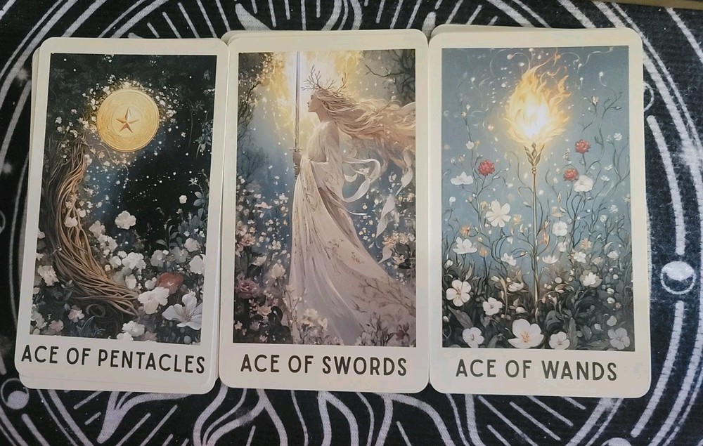 New! The Etheral Bloom Tarot Deck by Empathsoul with guidebook.