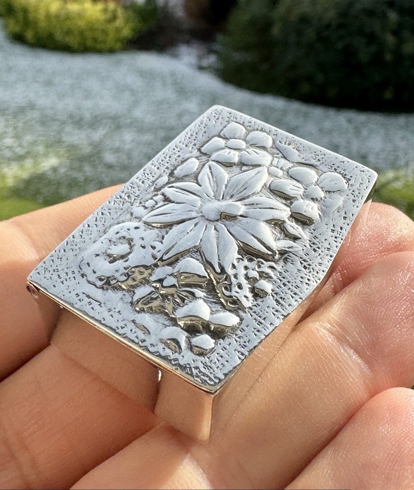 Vintage Solid 900 Silver Floral Design Pill / Snuff Box