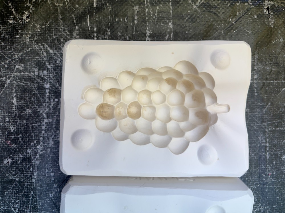 VINTAGE BOOTHE CERAMIC MOLD #1127 GRAPES