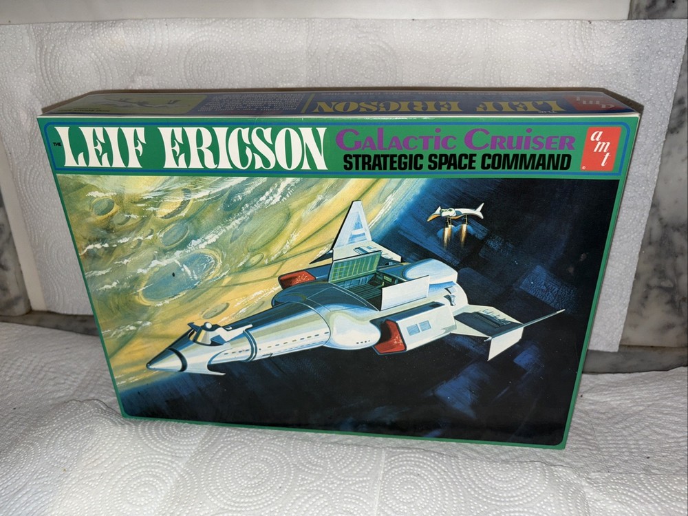 1/500 AMT Strategic Space Command Galactic Cruiser Model Kit