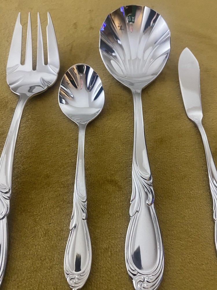 (4)Retroneu Silverplate "Linda" Serving Pieces