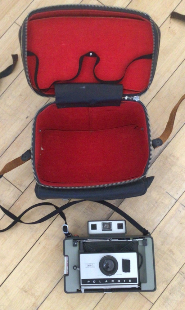 Polaroid 320 Land Camera with vintage case. Not tested.