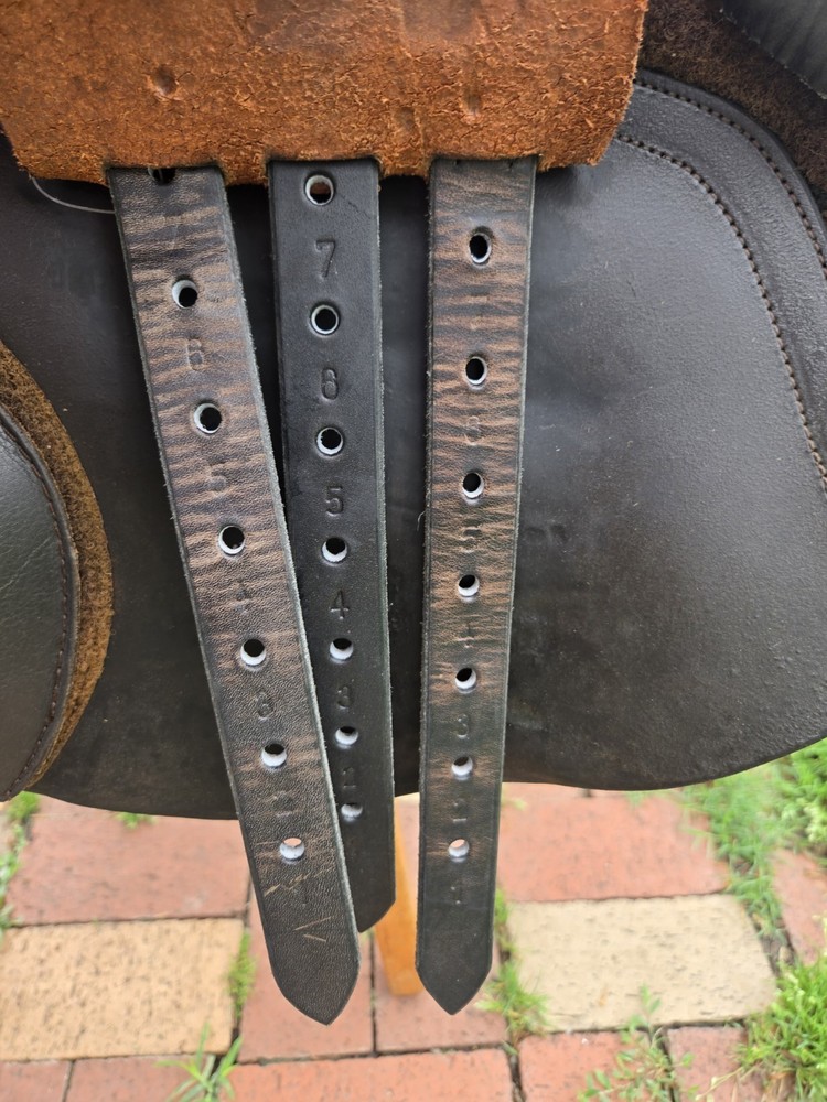 Kent & Masters S-Series Jump Saddle 17.5"