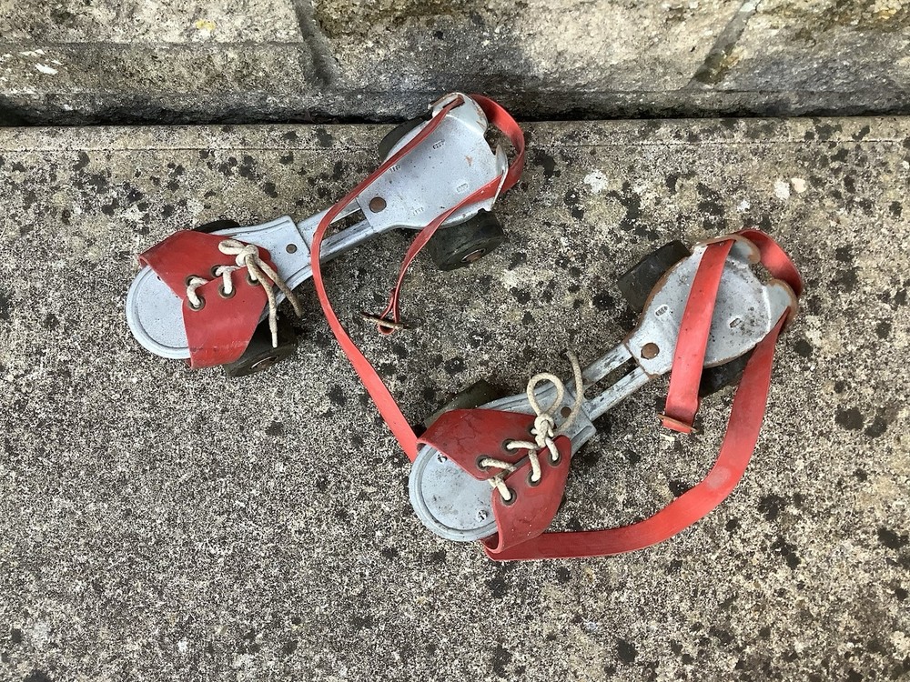 VINTAGE METAL ADJUSTABLE ROLLER SKATES ~ DISPLAY PROP