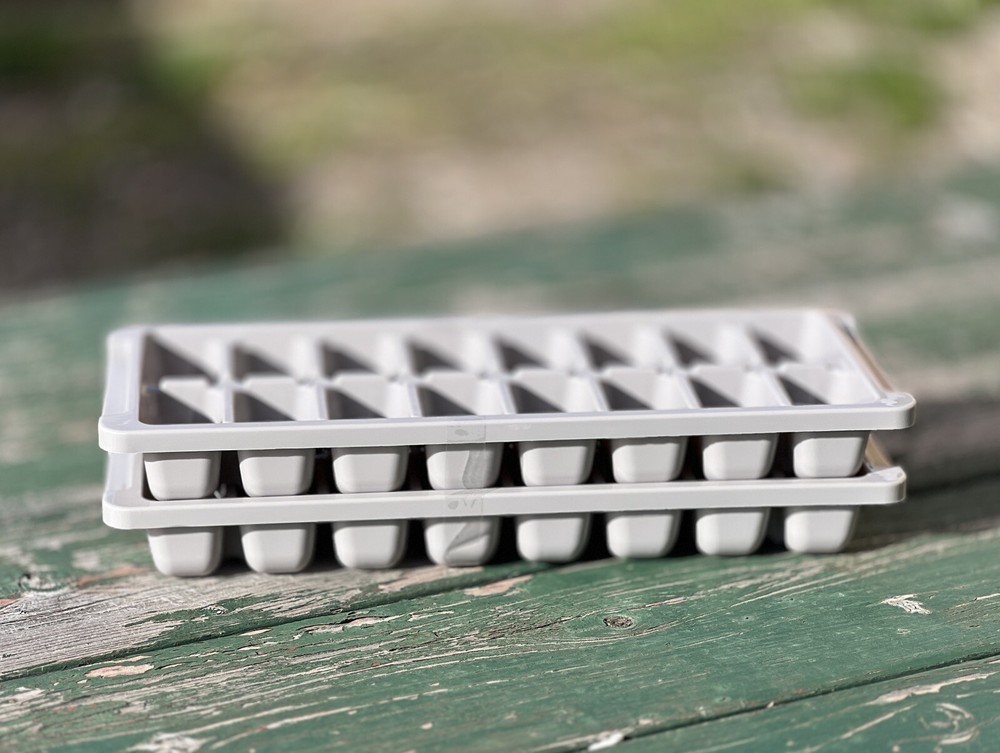 2-Pack ROOM ESSENTIALS Plastic Ice Cube Trays BPA-Free • Grey