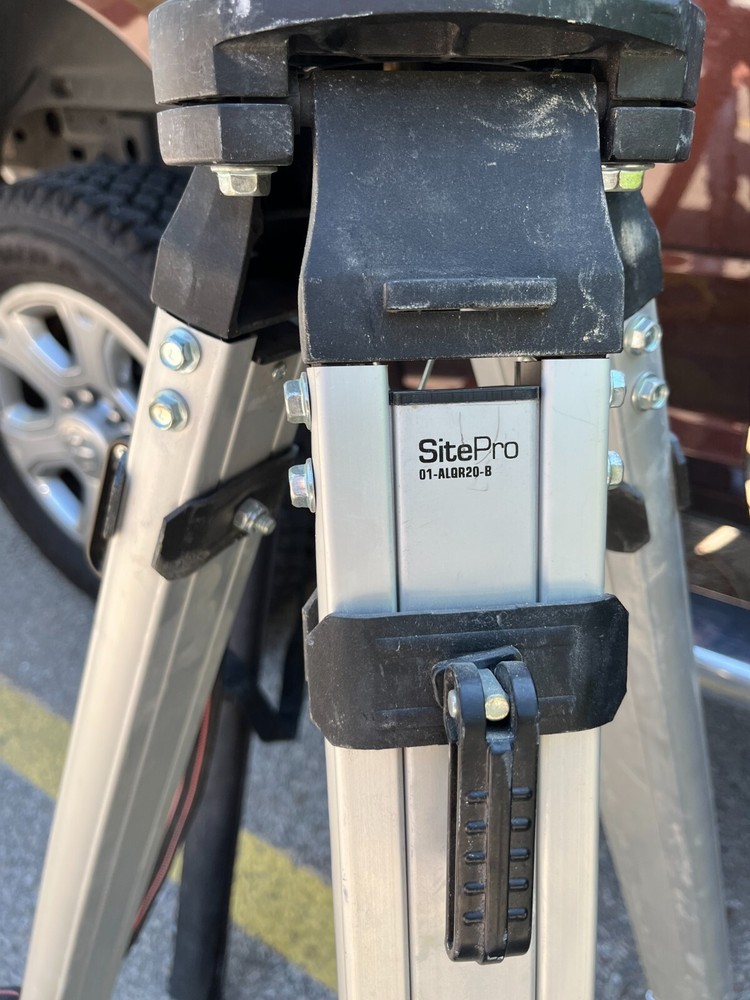 Transit Level With Tripod NA 730 Plus With Rod