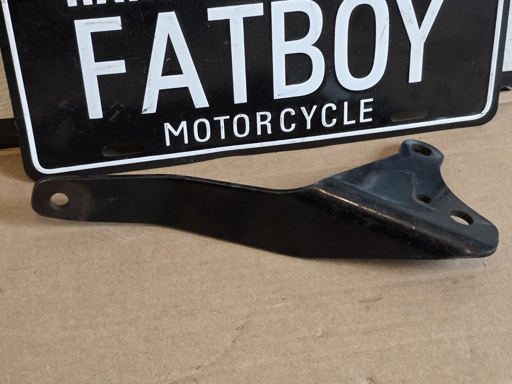 03 HARLEY-DAVIDSON DYNA EXHAUST SUPPORT MOUNT BRACKET