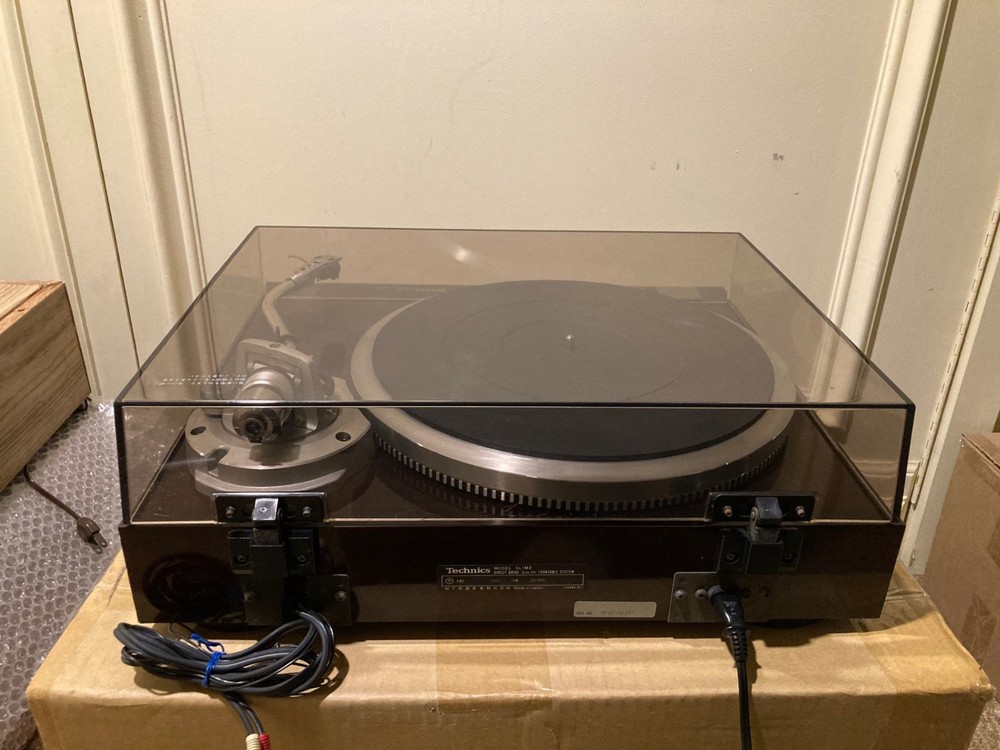 Technics SL M2 direct drive quartz lock turntable