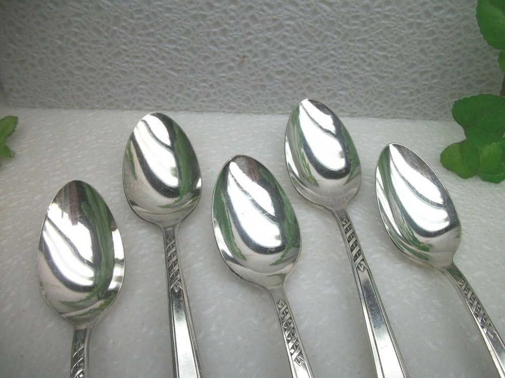 5 Oneida Ltd CARNIVAL Silverplate Teaspoons 1939