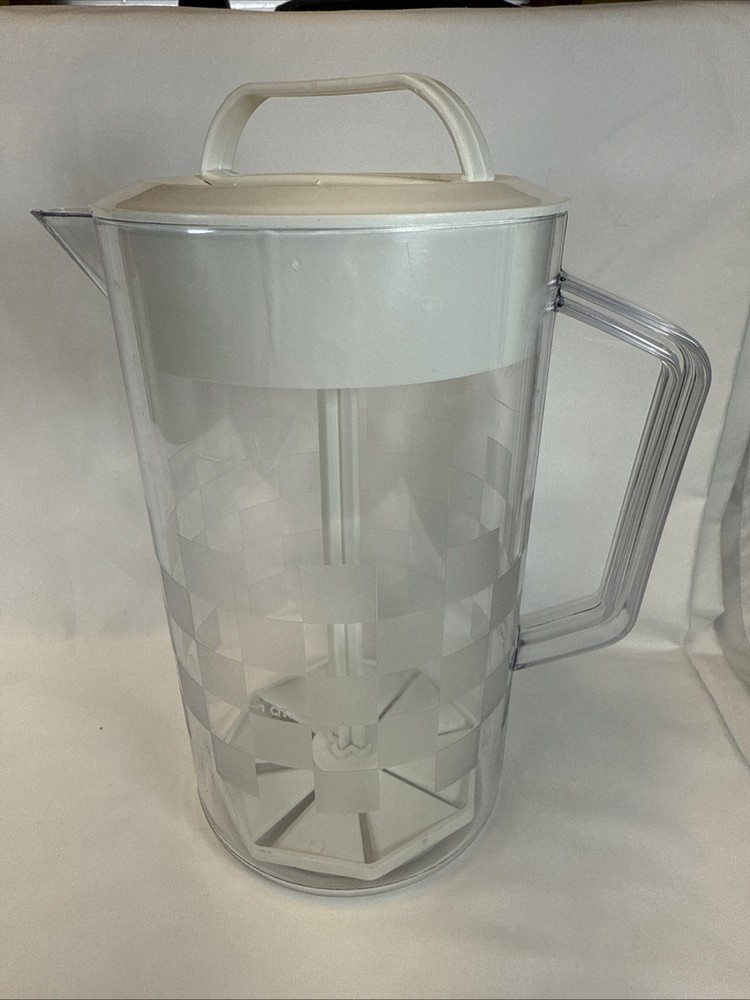 Pampered Chef Quick Stir 2 Quart Clear Pitcher Checker Board Pattern White Lid