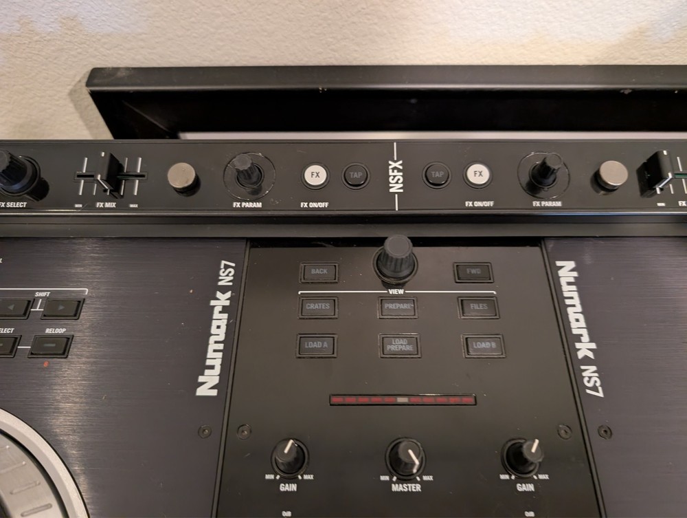 Numark NS7FX Digital DJ Controller