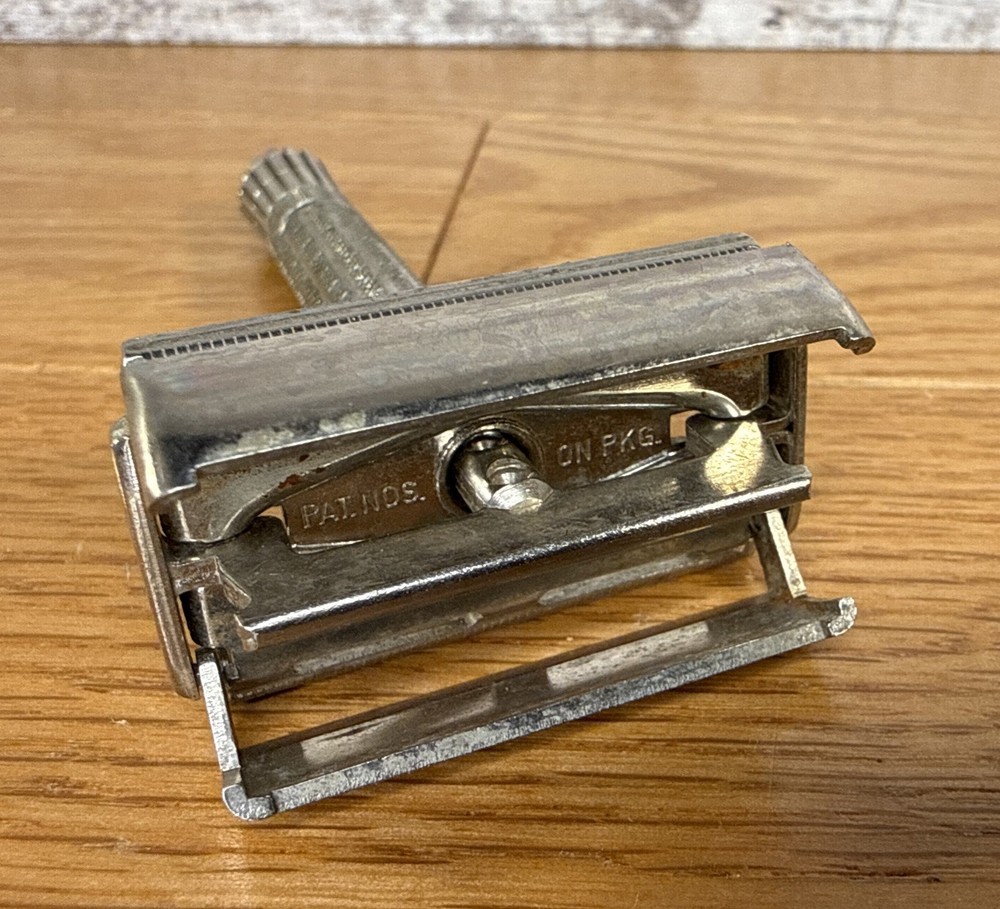 Vintage GILLETTE Safety Razor